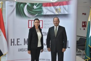 سفير باكستان في مصر يزور شركة التشخيص المتكاملة القابضة «IDH»