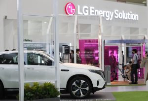 طلبات شراء بطاريات السيارات من «إل جي» لحلول الطاقة تسجل 217 مليار دولار