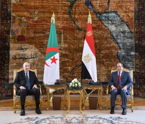 السيسي وتبون يؤكدان على الشراكة الاستراتيجية بين مصر والجزائر في مكافحة الإرهاب