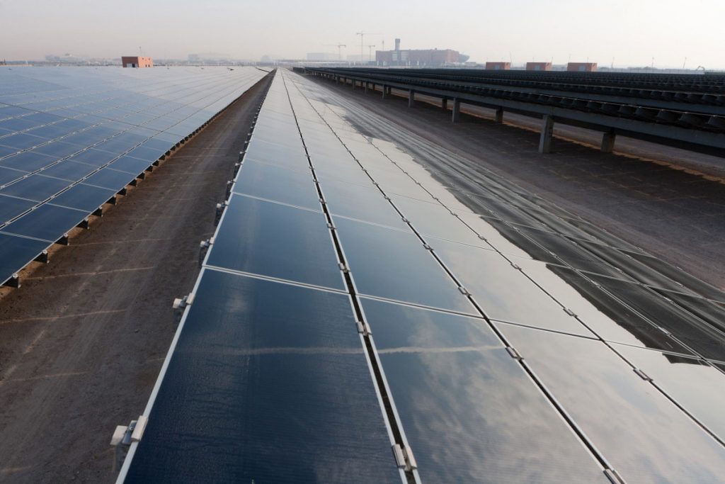 فتح باب الاستثمار في الطاقة المنتجة من خلايا الطاقة الشمسية فوق مباني العاصمة الإدارية