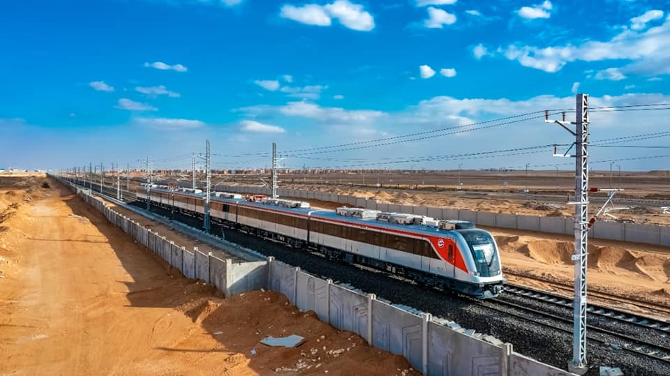 «المقاولون العرب - أوراسكوم» يبدأ إجراءات استيراد معدات للقطار السريع بـ100 مليون يورو