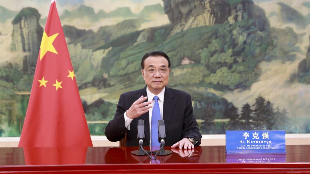 رئيس مجلس الوزراء الصيني يوصي بتخفيض الضرائب والرسوم