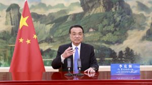 رئيس مجلس الوزراء الصيني يوصي بتخفيض الضرائب والرسوم