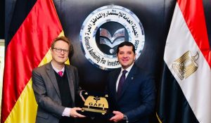 رئيس هيئة الاستثمار يبحث مع سفير ألمانيا سبل جذب مزيد من الاستثمارات إلى مصر