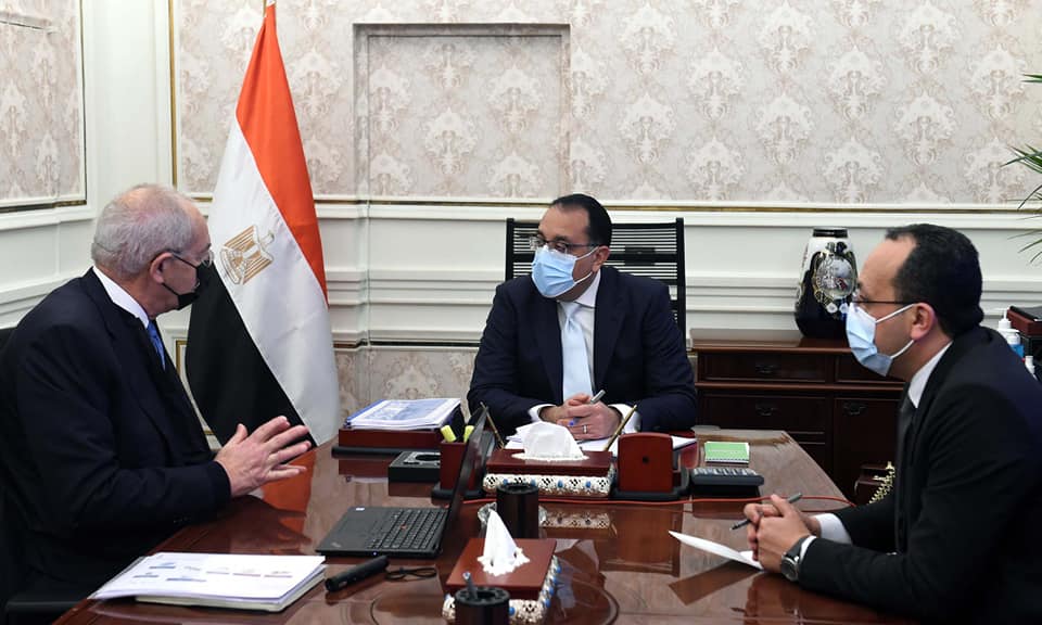 مدبولى يستعرض العروض العالمية المقدمة لإقامة مشروعات الهيدروجين الأخضر باقتصادية قناة السويس
