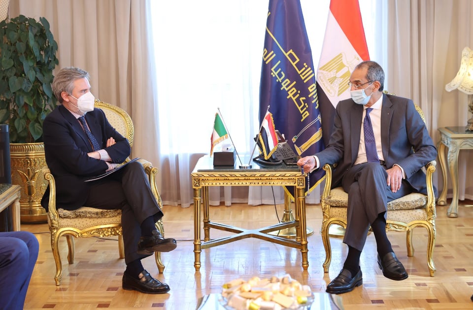 خلال لقائه سفير إيطاليا.. وزير الاتصالات يستعرض تجربة مصر في رقمنة الخدمات الحكومية