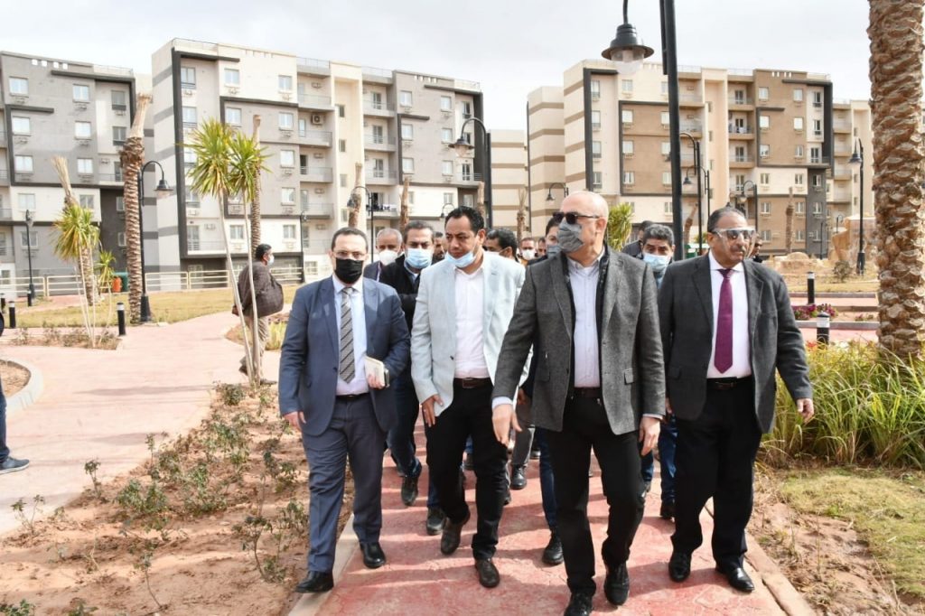 وزير الإسكان يتفقد المشروعات السكنية في حدائق أكتوبر وأكتوبر الجديدة