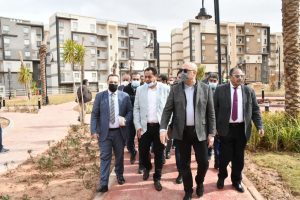 وزير الإسكان يتفقد المشروعات السكنية في حدائق أكتوبر وأكتوبر الجديدة