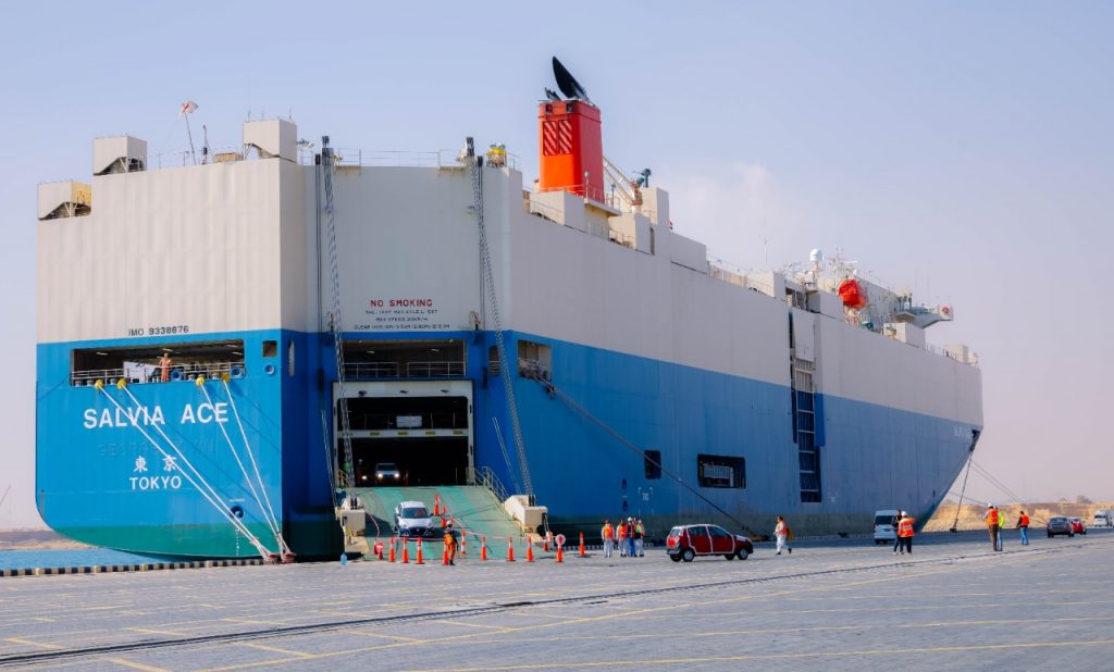 ميناء السخنة يستقبل سفينة رورو بحمولة 2078 سيارة