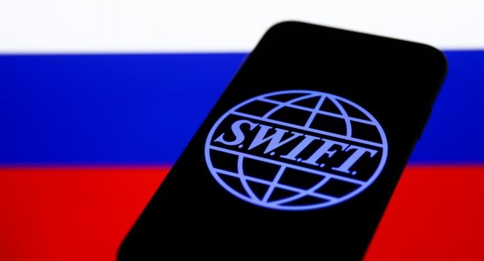 نظام سويفت العالمي.. "بريد إلكتروني" فريد بين البنوك وطرد روسيا منه "إعلان حرب"