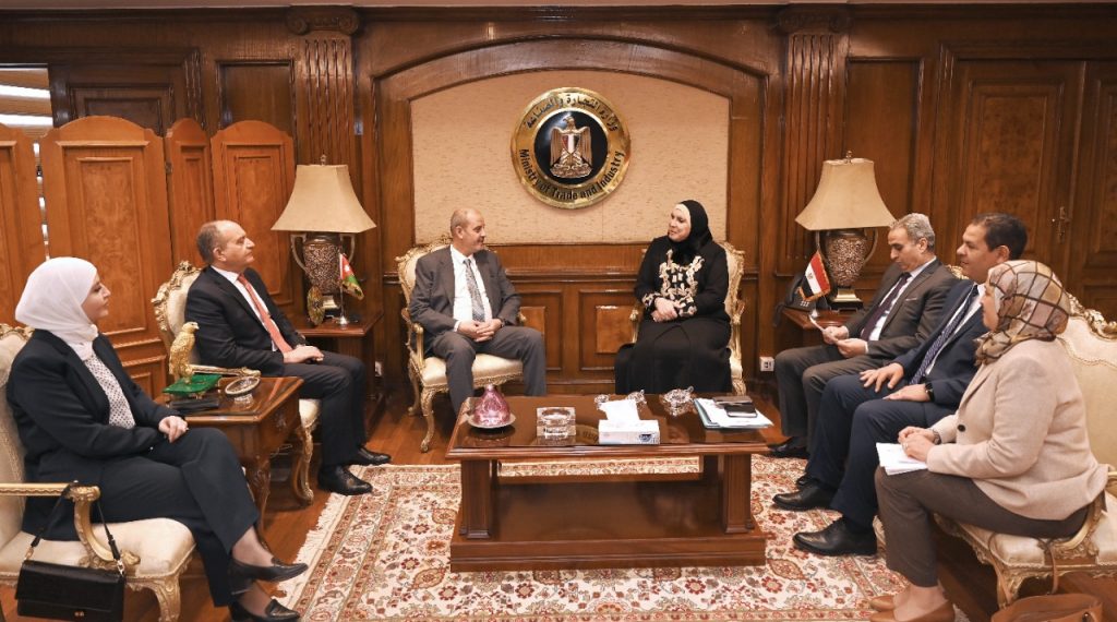 وزيرة التجارة تبحث مع نظيريها الليبي والأردني آخر مستجدات الشأن الاقتصادي المشترك
