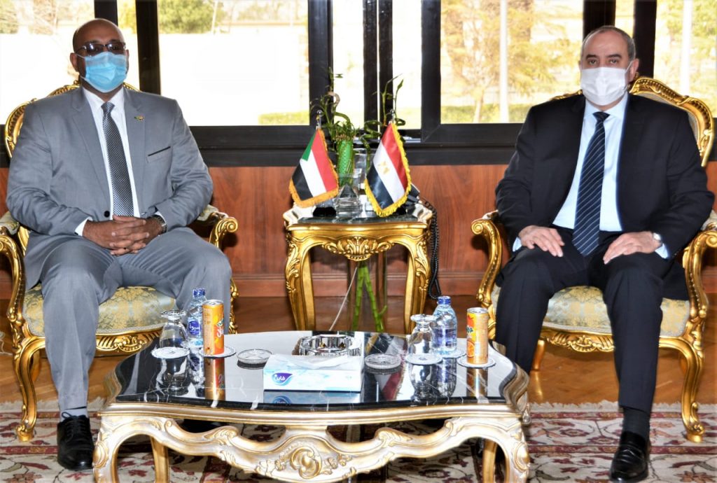 وزير الطيران يلتقى وزير النقل السودانى لتعزيز التعاون المشترك