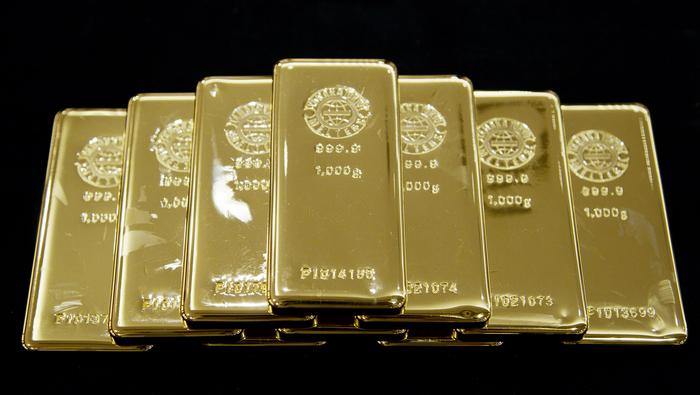 أسعار الذهب تنخفض.. الأسواق تتجاوز صدمة الغزو الروسي لأوكرانيا
