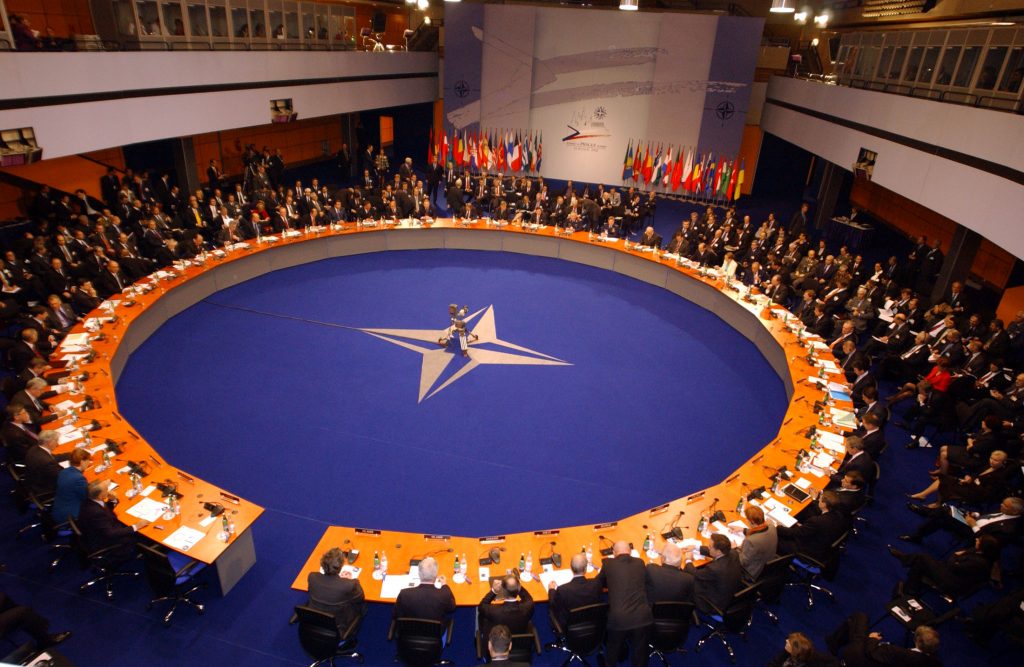 الناتو يرد بحدة على تصريحات لترامب تدعو لحرمان الأوروبيين من الحماية الأمريكية