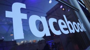 القبض على شخص استولى على 23 حسابًا عبر «فيس بوك»