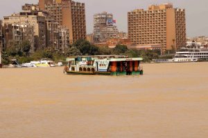 الحكومة: عكارة مياه النيل بسبب موجة الأمطار والسيول وتختفي خلال يومين