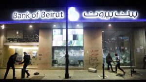 بعد تجميد أصول سبعة بنوك.. المصارف اللبنانية تستعد لتنفيذ إضراب مخطط