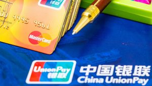 بدلا من «فيزا» و«ماستر».. بنوك روسية تصدر بطاقات بنظام Union Pay الصينى