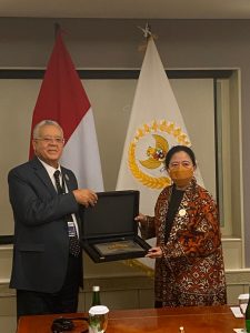 الدكتور حنفي جبالي يلتقي رئيسة مجلس النواب الإندونيسي