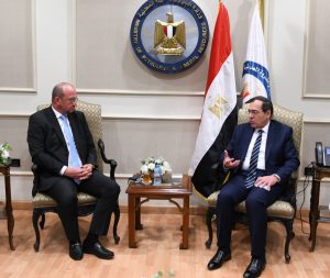مباحثات بين «البترول» و«سيمنس» لتعميق التعاون واستعراض فرص الاستثمار في مصر