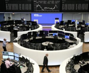 الأسهم الأوروبية تهبط مع تراجع قطاعي المال والتكنولوجيا