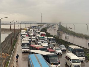 غلق وتحويلات مرورية لتطوير طريق الأوتوستراد بالقاهرة.. تعرف عليها