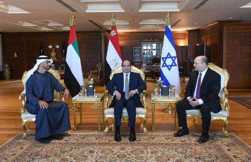 السيسي يلتقي محمد بن زايد ورئيس الوزراء الإسرائيلي لبحث تداعيات التطورات العالمية