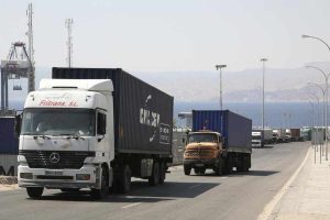 «النقل البرى» تطالب بوقف قرار عمل الشاحنات الأجنبية فى السوق المحلية