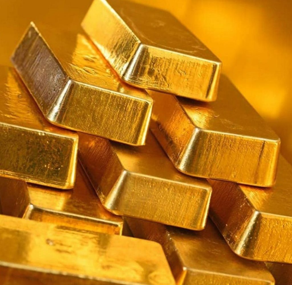 سعر الذهب يتراجع عالميا من مستوى 2000 دولار للأوقية مع ارتفاع العملة الأمريكية