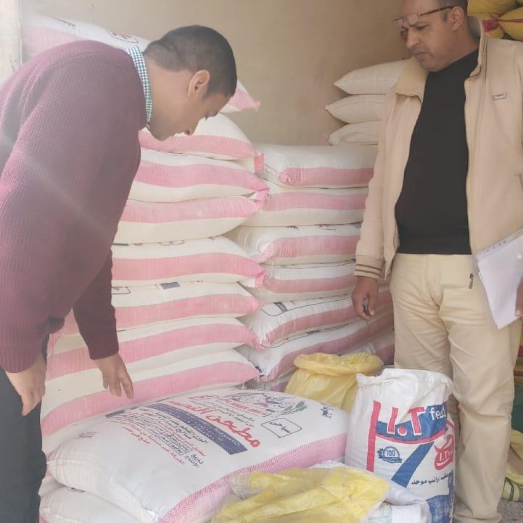 ضبط طن دقيق مجهول المصدر داخل مخزن بالإسكندرية