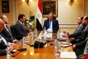 وزير قطاع الأعمال يبحث تعزيز التعاون المشترك مع  قيادات سوق المال العراقي