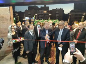 وزير قطاع الأعمال يفتتح المرحلة الأولى لتطوير فرع عمر أفندي في مدينة نصر بتكلفة 36.4 مليون جنيه