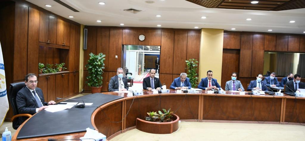 وزير البترول وسفير الاتحاد الأوروبي بالقاهرة يبحثان التعاون الثنائي