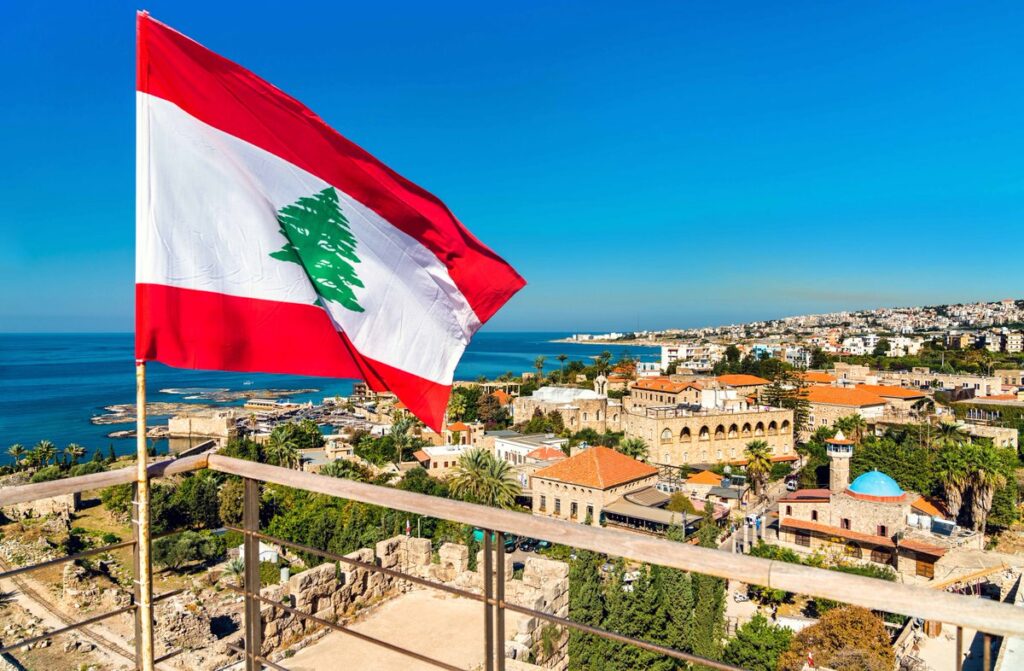 مرتادو التواصل الاجتماعي يحملون إيران مسئولية إفلاس لبنان