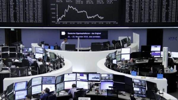الأسهم الأوروبية تغلق منخفضة الخميس وسط القلق بشأن الأزمة الأوكرانية
