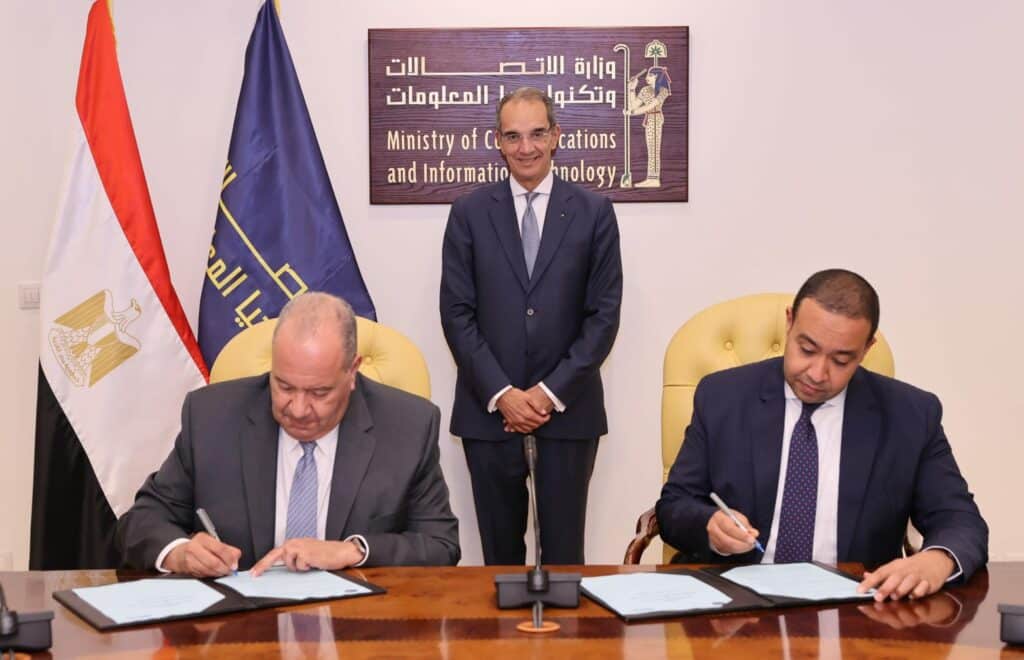 المصرية للاتصالات تتعاقد مع راية لتكنولوجيا المعلومات لإنشاء ثانى مراحل مركز البيانات الإقليمى