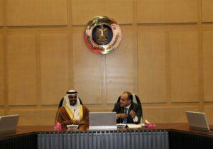 وزير التجارة يبحث مع نظيره للمالية والاقتصاد الوطني بالبحرين سبل تعزيز التعاون الاقتصادي بين البلدين