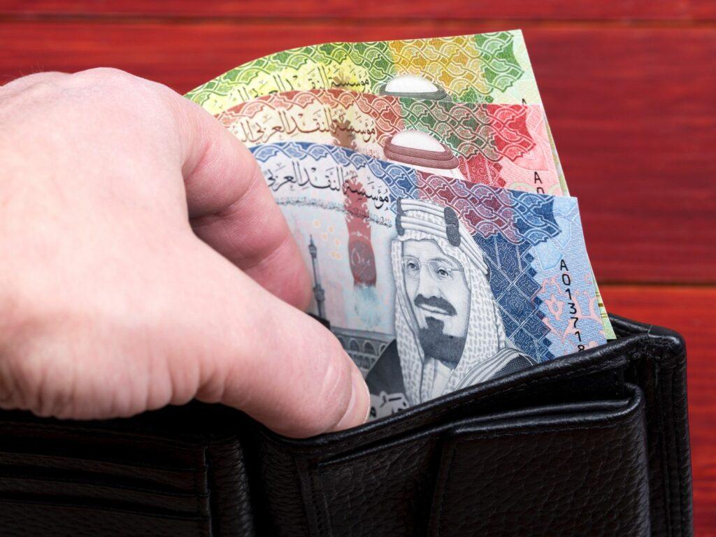 سعر الريال السعودي اليوم الإثنين 26-2-2024 أمام الجنيه بنهاية التعاملات
