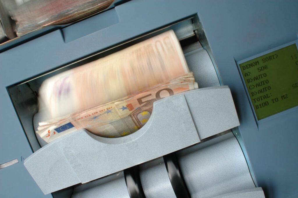 سعر اليورو اليوم الثلاثاء 23-1-2024 مقابل الجنيه ببداية تعاملات البنوك