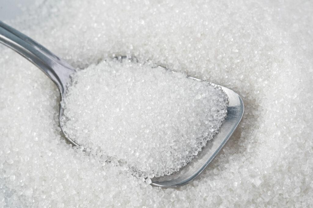 ضبط 6 أطنان سكر مجهول المصدر في مصنع بالسيدة زينب