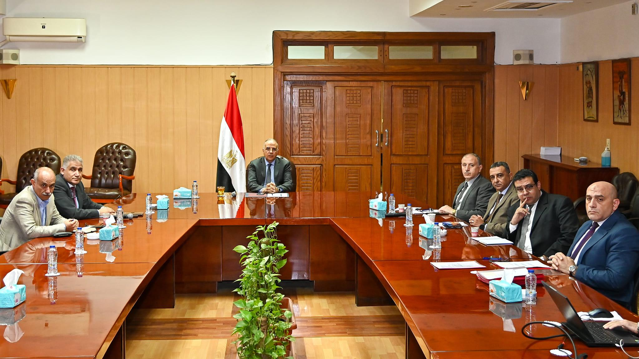 بعد السيول الأخيرة.. وزير الري يتابع الموقف بالبحر الأحمر وجنوب سيناء