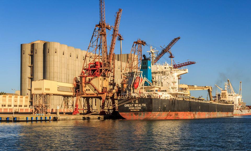 القمح والحديد والخردة أهم ما استقبله ميناء دمياط خلال الأسبوع الماضي