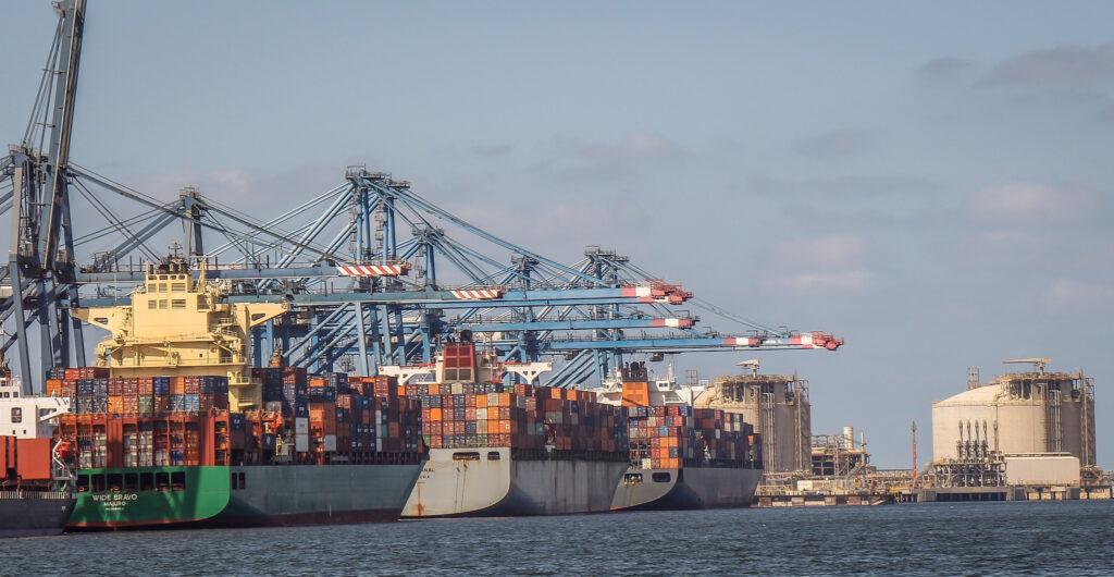 ميناء دمياط يشهد زيادة فى استقبال السفن خلال نوفمبر بنسبة 24%