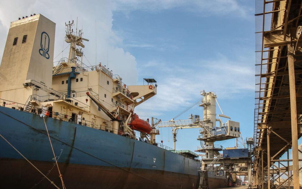 ميناء دمياط يستقبل 9079 طن حديد ويُصدر 330 طن أسمنت