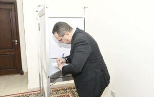 وليد عباس يدلي بصوته في الانتخابات الرئاسية ويتقفد اللجان بالعاصمة الإدارية الجديدة