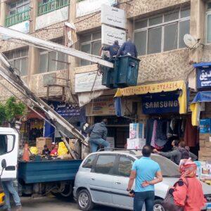 حملات مُكبرة لإزالة الإعلانات واللافتات المخالفة بأحياء الإسكندرية ( صور)
