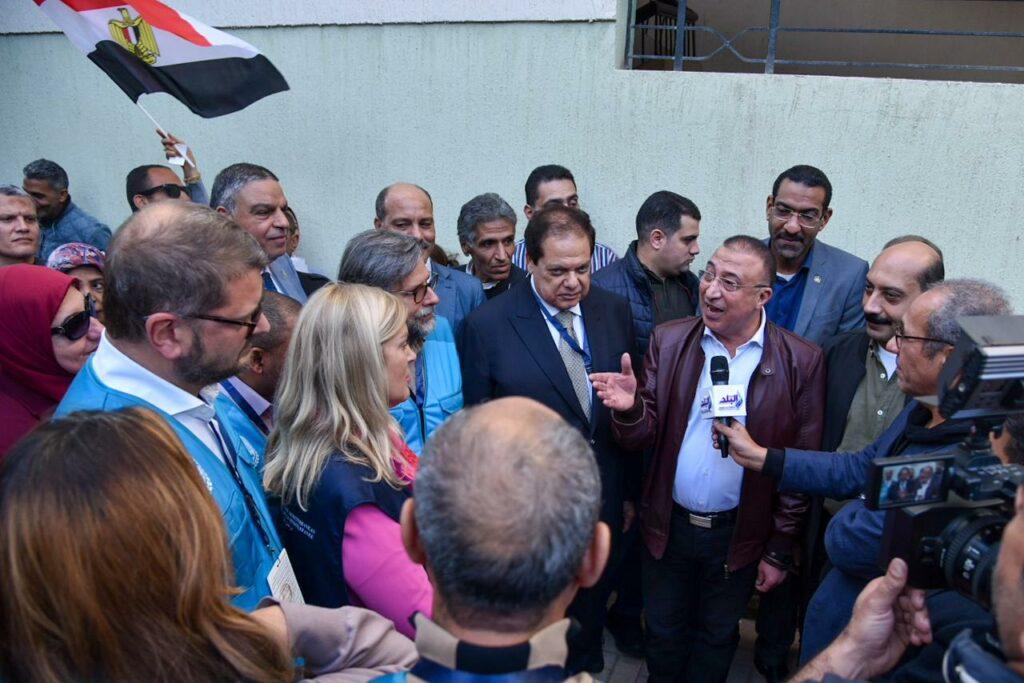 محافظ الإسكندرية ووكيل مجلس النواب يتفقدان اللجنة الانتخابية بمدرسة أبيس الثامنة