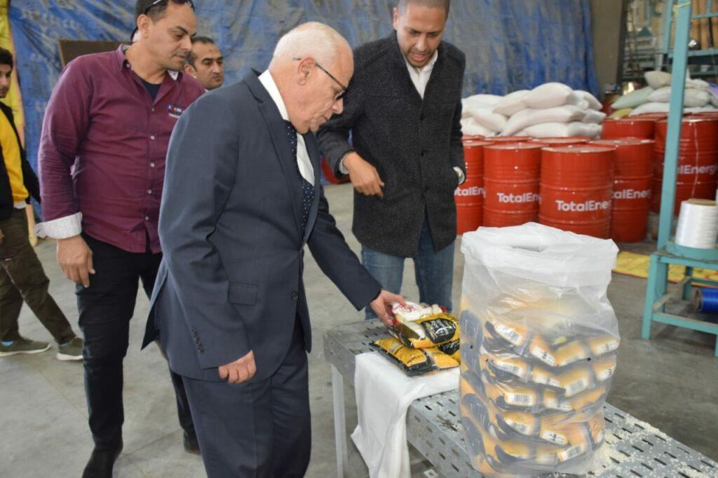 محافظ بورسعيد يتابع جاهزية مصنع مضرب الأرز بطاقة استيعابية 100 طن يوميًا