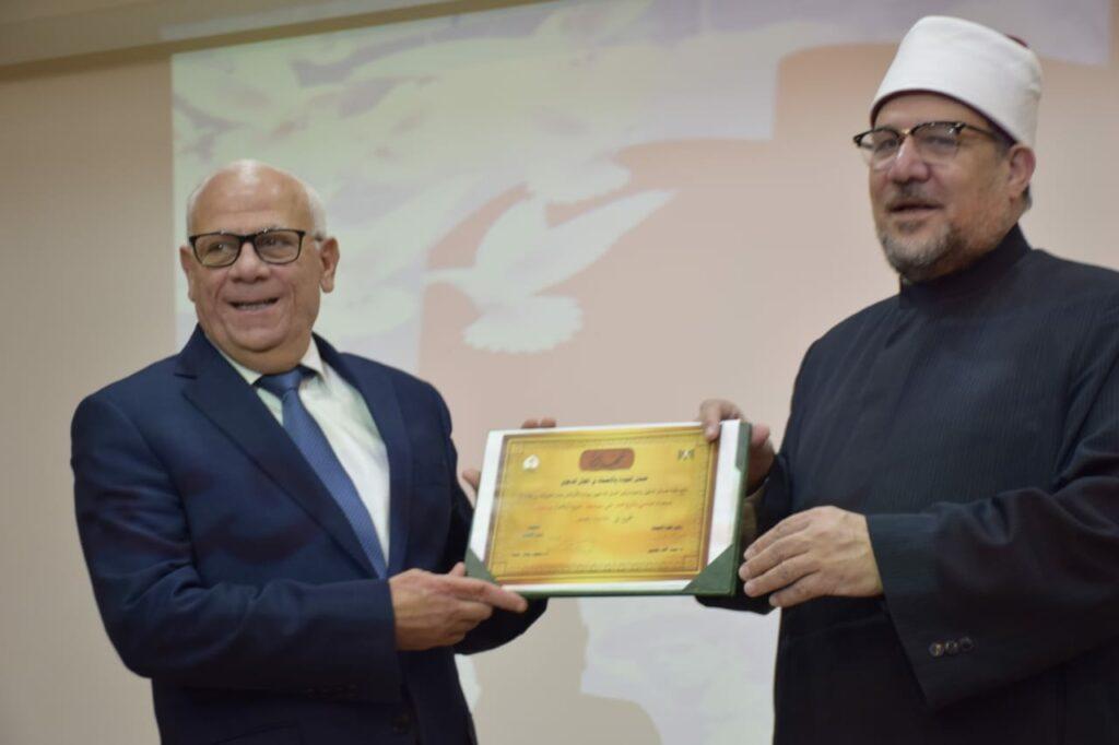 وزير الأوقاف يمنح أئمة بورسعيد جائزة التميز
