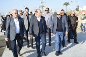 محافظ بورسعيد ورئيس «المركزي للتعمير» يتابعان أعمال رفع كفاءة طريق الشاحنات